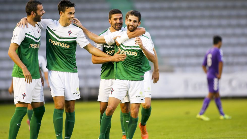 Reganosa's tweet photo. El @racingferrolsad asegura el play off de ascenso a la #LigaAdelante! Enhorabuena #Ferrol! https://t.co/1EKV4UvDzS https://t.co/3IShlRXf7K