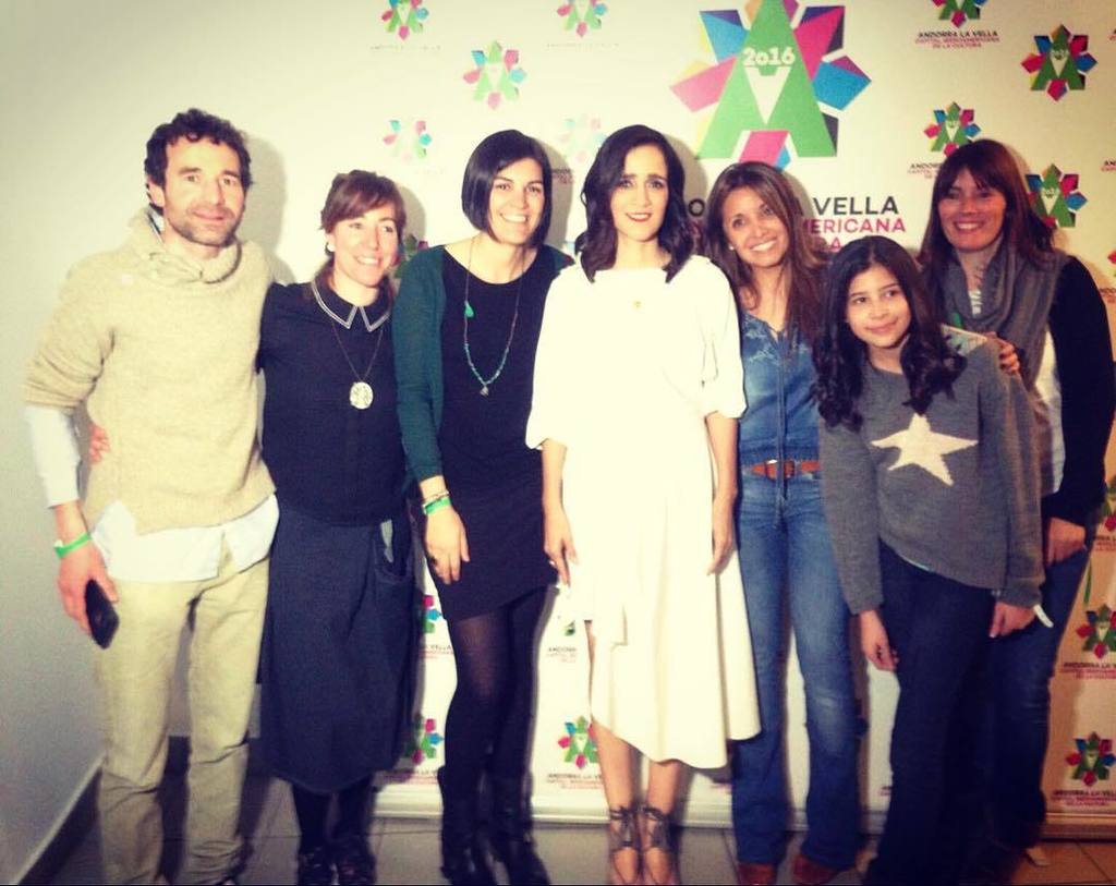 yopp_and's tweet photo. I així de bé s'ho van passar les guanyadores del meet and greet amb la #julietavenegas abans del concert d' #andorr… https://t.co/kMdMDUwrJ9