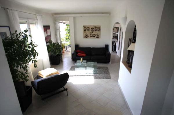 ipf_immo's tweet photo. T3 MARSEILLE 9ème de 63,61 m² entièrement rénové. 179 000,00 € -Contact: 06.34.08.51.77  https://t.co/Fgw3vfynDC https://t.co/dwy61nEgHS