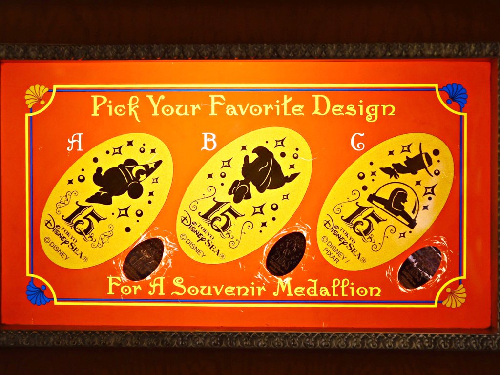 Mezzomikiのディズニーブログ Pa Twitter イル ポスティーノ ステーショナリーのtds15周年スーベニアメダルはシルエット デザインのソーサラーミッキー ピノキオ ウッディ バズ T Co U6kyh3gxax T Co Iweepscgh8