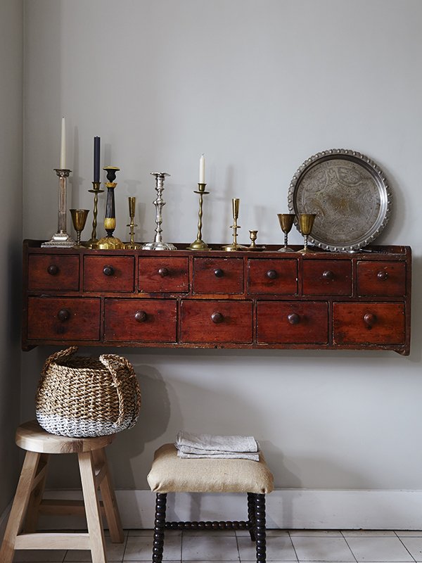 Bring a shine to your Monday morning and browse these beautiful antique metals #Monday homesandantiques.com/feature/interi…