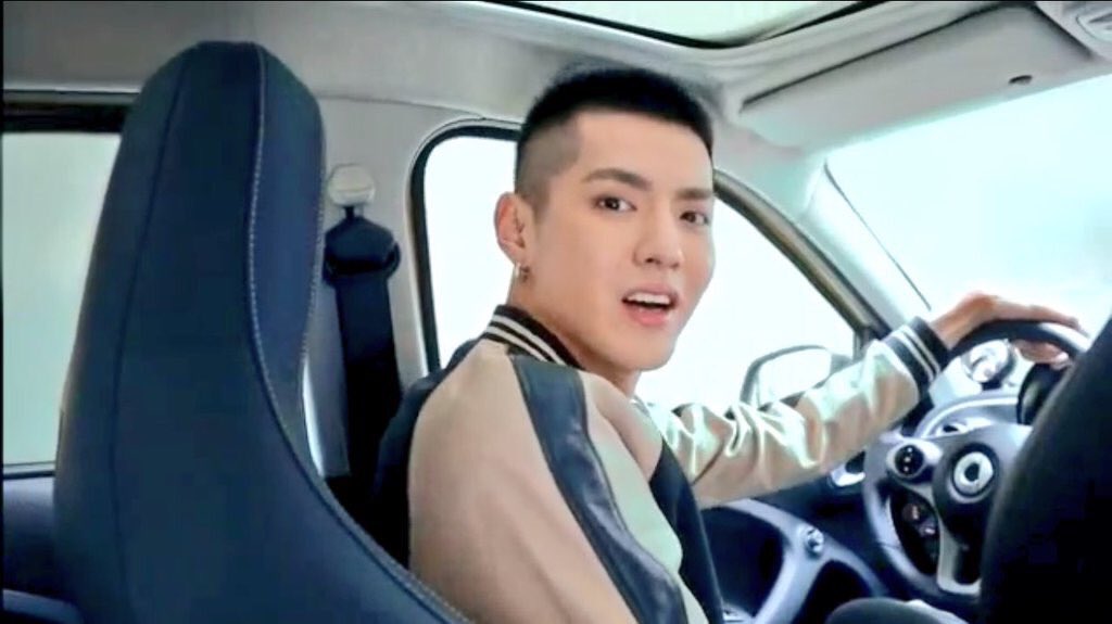 SkulLaeEy's tweet photo. คริส: ไม่ไปครับพี่ผมไปส่งรถ แก๊สก็จะหมดแล้ว คันหน้าเลยๆ https://t.co/kqTTeuBNyh