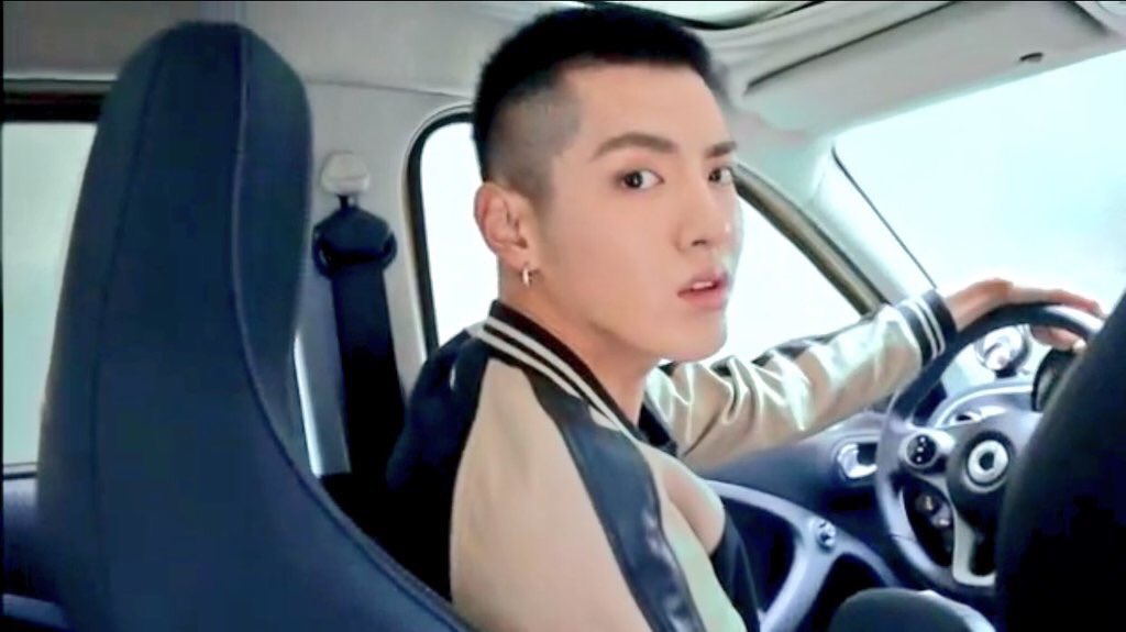 SkulLaeEy's tweet photo. คริส: ไม่ไปครับพี่ผมไปส่งรถ แก๊สก็จะหมดแล้ว คันหน้าเลยๆ https://t.co/kqTTeuBNyh