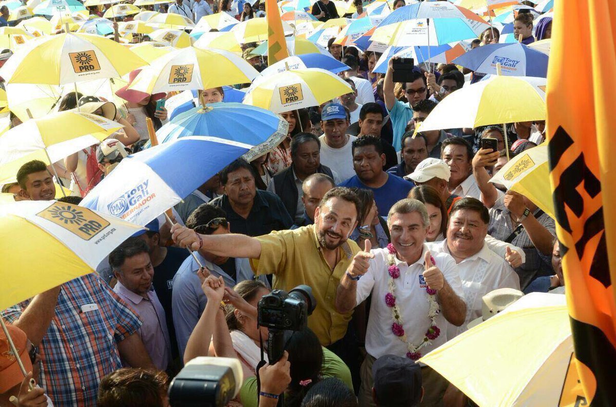 EnriqueNacer's tweet photo. Así reciben los mixtecos a @TonyGali #IzucardeMatamoros #VamosConTony #PoblanoDeCorazon https://t.co/sVnuEgtv0d