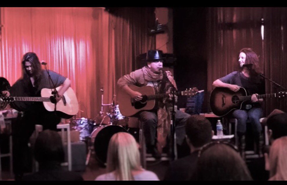 Awesome <a href="/TinPanSouth/">Tin Pan South</a> night with <a href="/LawsonNashville/">Shannon Lawson®</a> <a href="/AmandaCWilliams/">Amanda Colleen Williams</a> !!! Thanks <a href="/NSAIofficial/">Nashville Songwriters Association Int'l.</a> for havin' us!