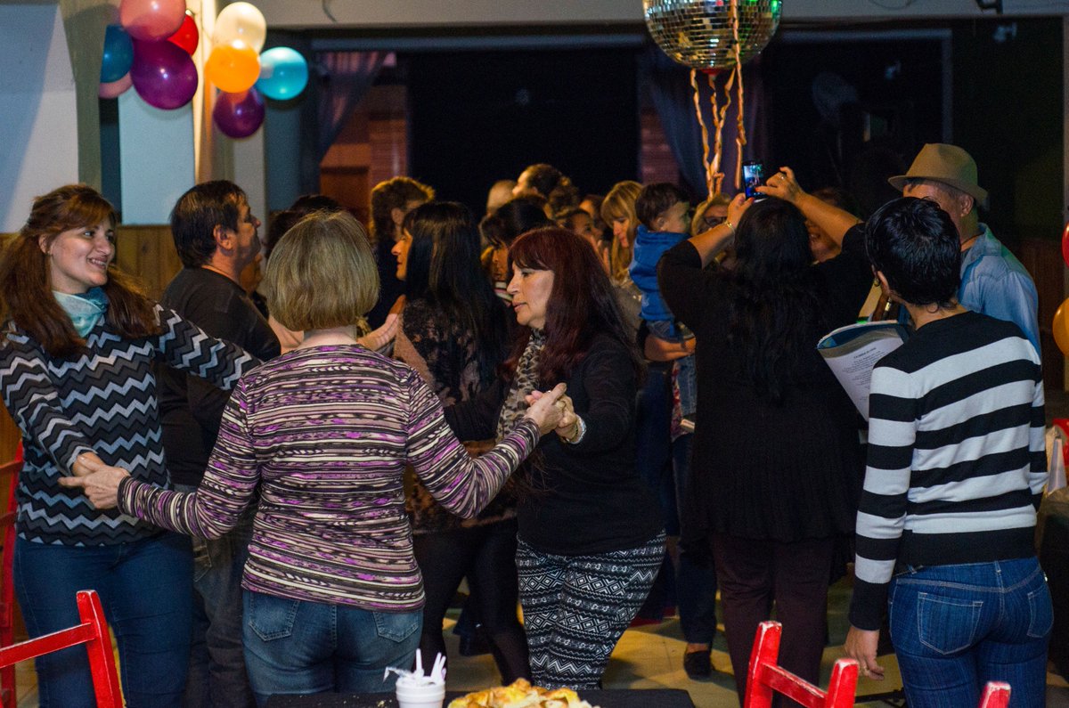 VivianaPomiglio's tweet photo. Este sábado festejamos el Día del Personal de Casas de Familia en Río Cuarto #SINPECAF #MujeresTrabajadoras https://t.co/cFoBl0jC76