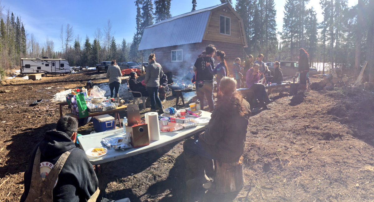 ReneeLomen's tweet photo. Cabin life is the good life #ontheland #culture #tradition #wayoflife #KeepingItBehn https://t.co/ll0oLq15Eu