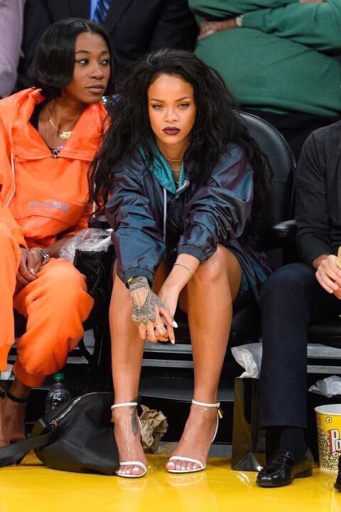 SpeakComedy's tweet photo. Me when you see me vs me when you actually talk to me https://t.co/x6C8JiSa1P
