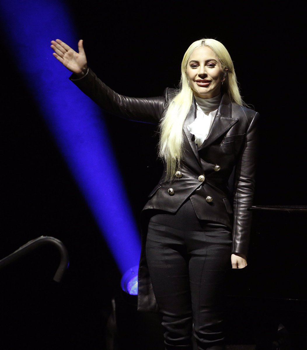 stevenartpop's tweet image. When you're giving a PowerPoint presentation at school and you have no idea what you're talking about: