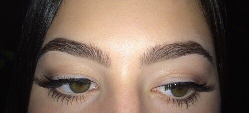ayeyebrows tweet picture