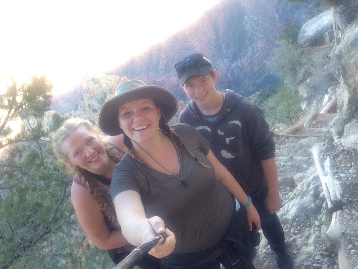 AspynBThompson's tweet photo. Happy national sibling day! #TLCSiblingWeek https://t.co/FbZfFNbCv8