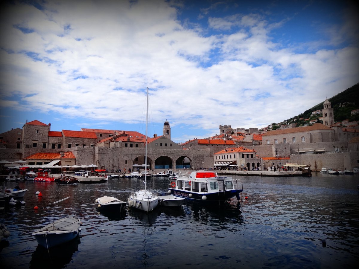 AnnKatFin's tweet photo. Kesälomavinkkejä Euroopasta: https://t.co/wwBcRGDAjv #matkablogi #rantapallo #kesäloma #Dubrovnik #Nizza  #Barcelona https://t.co/wIhYIVmXk5