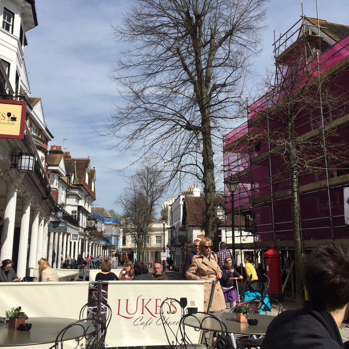 DavidWestbrooke's tweet photo. Sunny weekends are what it's all about #TunbridgeWells https://t.co/zktQ6NQmG1