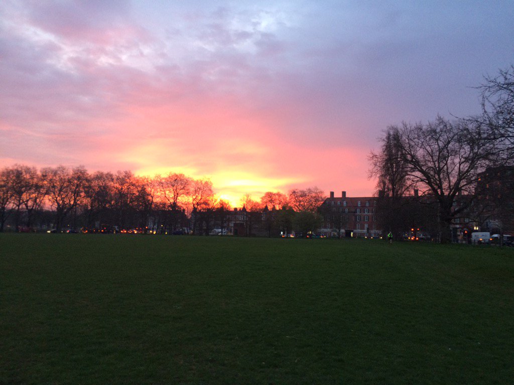 Erinisabella2's tweet photo. Benefits of a 6am @BOXITBOOTCAMP Monday morning...the sunrise over #claphamcommon https://t.co/PaZrIfeL6c