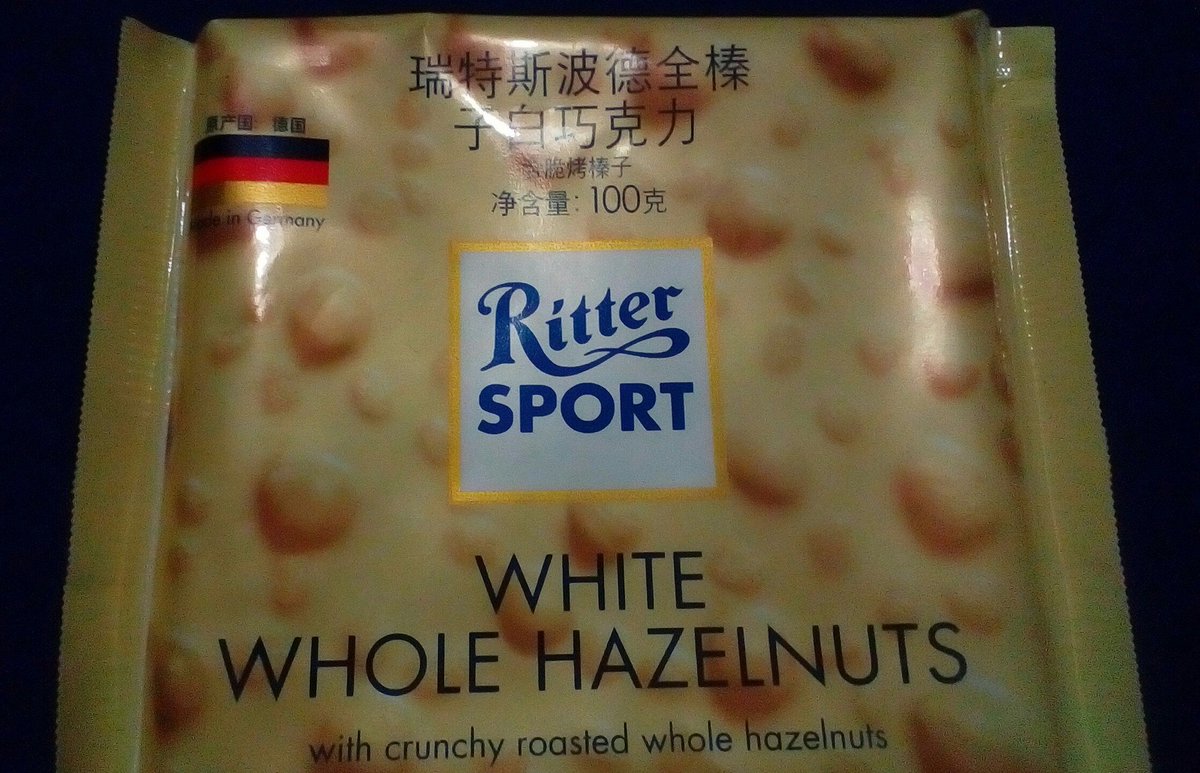 Thia_Nst's tweet photo. Gamau brenti makannya. Ya Allah moodbooster sekali iniiiih #rittersport #whitewholehazelnuts #whitechocolate https://t.co/gN8BZU4kdh