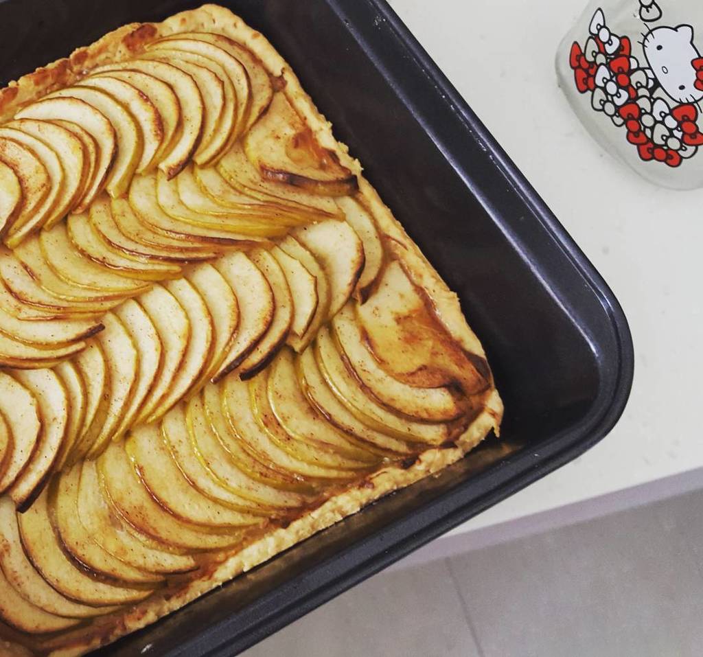 obliviousbunny's tweet photo. Accomplishment of the day... Tarte aux Pommes

#fromthekitchen #bakedgoods #appletart #dro… https://t.co/mHOSGp67H2 https://t.co/l5n37vHMw6