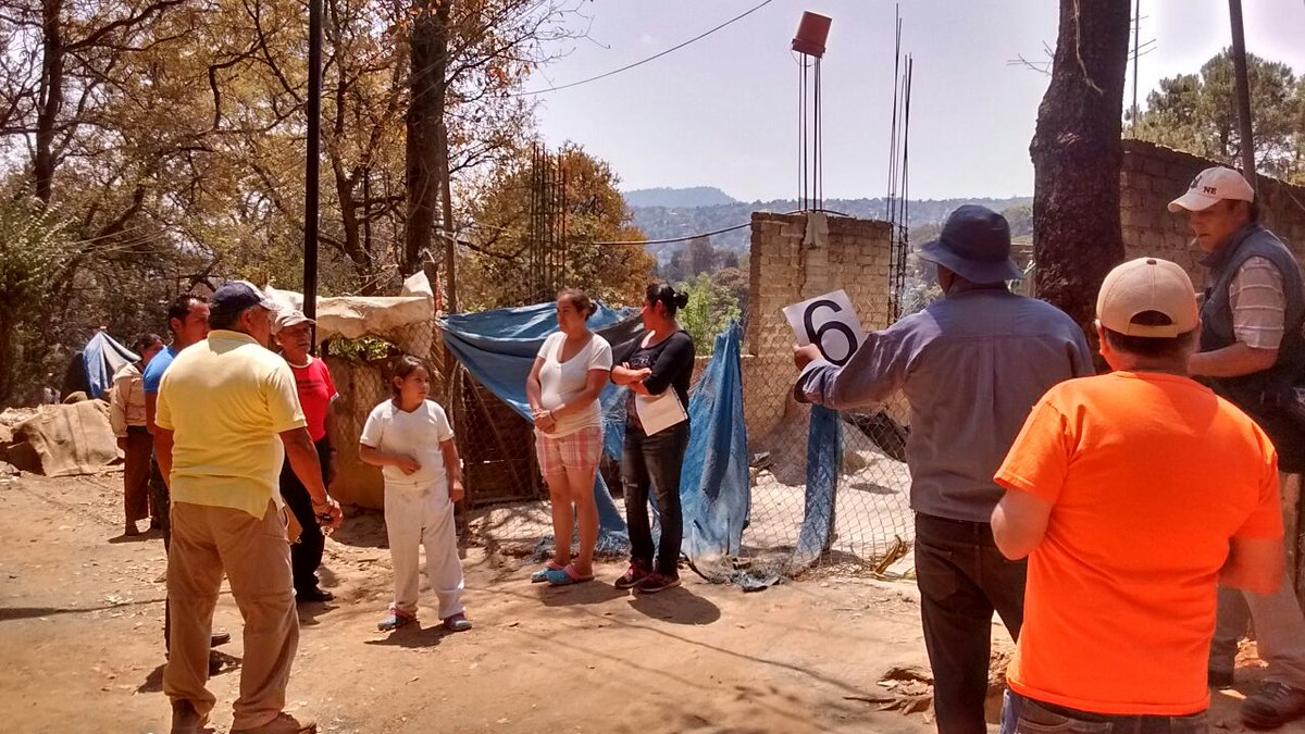 TeT_MContreras's tweet photo. Censo en el paraje Ixtlahualtongo para la actualización de datos de los asentamientos irregulares @Fer_MercadoG https://t.co/pGUknp4QlO