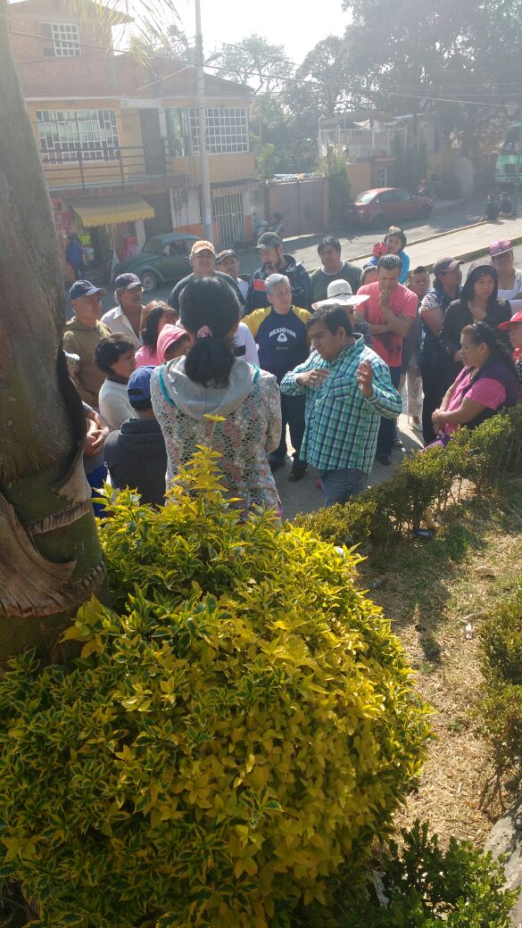 TeT_MContreras's tweet photo. Asesoría respecto al uso de suelo a vecinos del paraje Ixtlahualtongo @Fer_MercadoG @DelLaMagdalenaC https://t.co/NtU2BgKdrQ