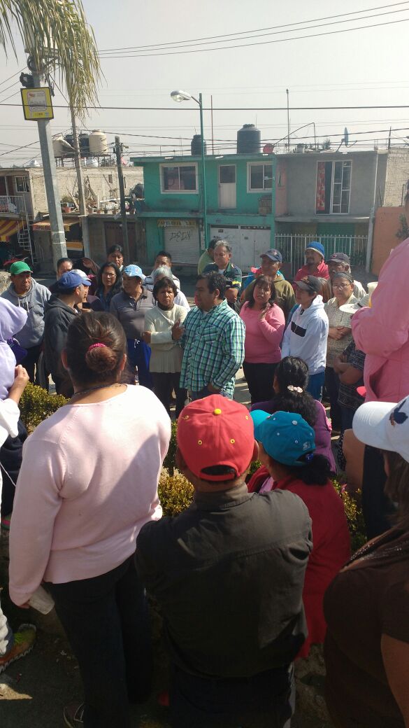TeT_MContreras's tweet photo. Asesoría respecto al uso de suelo a vecinos del paraje Ixtlahualtongo @Fer_MercadoG @DelLaMagdalenaC https://t.co/NtU2BgKdrQ