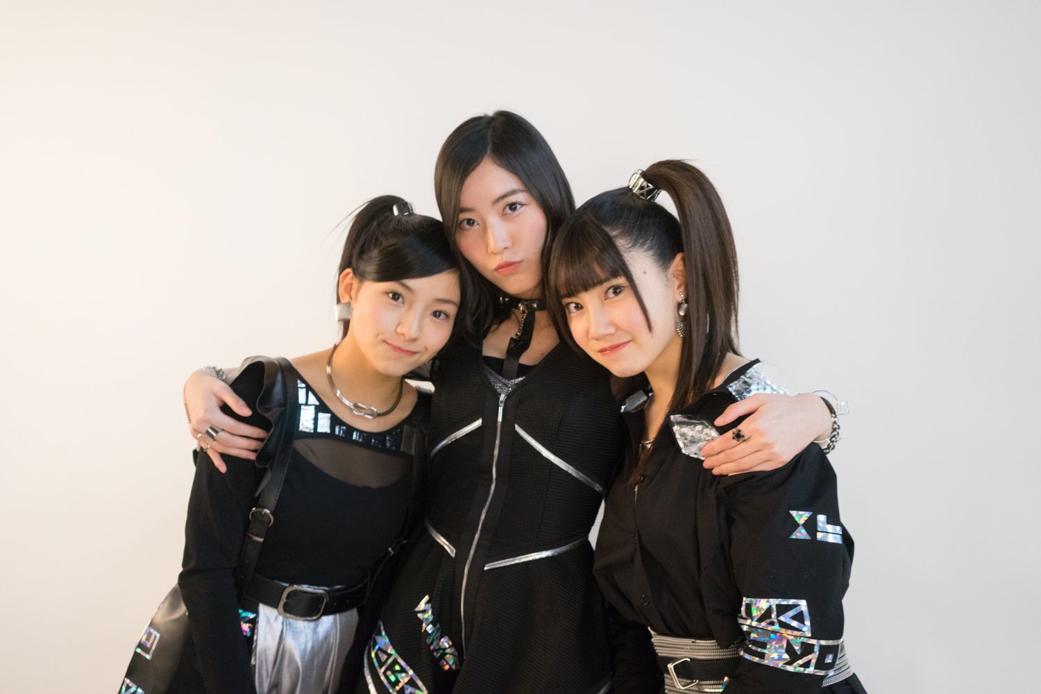 公式 週刊spa アイドル情報アカウント On Twitter チキンline Mv密着未公開カットより 今作でフロントを務める3人 松井珠理奈 北川綾巴 後藤楽々 チキンline Ske48 Https T Co Pewcxjaibu Twitter