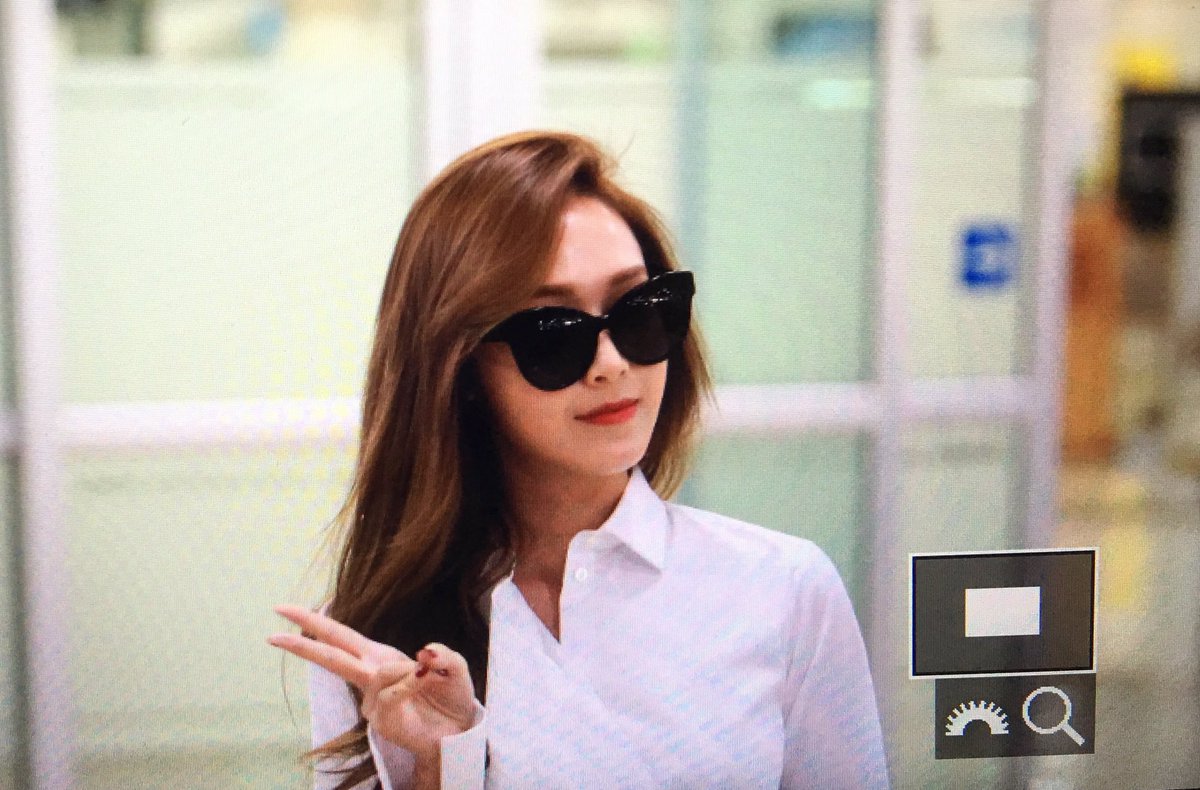 [PIC][11-04-2016]Jessica trở về Hàn Quốc vào trưa nay CfvdG6HVIAE8UwP