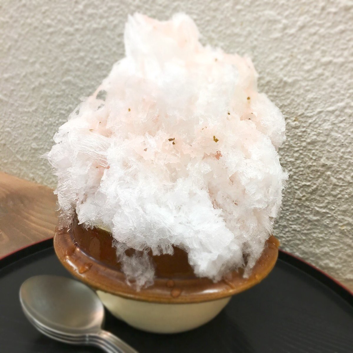 u_u_16's tweet photo. 2016.4.11.mon
あんどりゅ。さんでかき氷♡
フワフワのかき氷、素晴らしい💓
☆桜もち☆黒ゴマ団子☆塩きゃらめる
#大須
#あんどりゅ
#かき氷 https://t.co/VaY43QiHNa