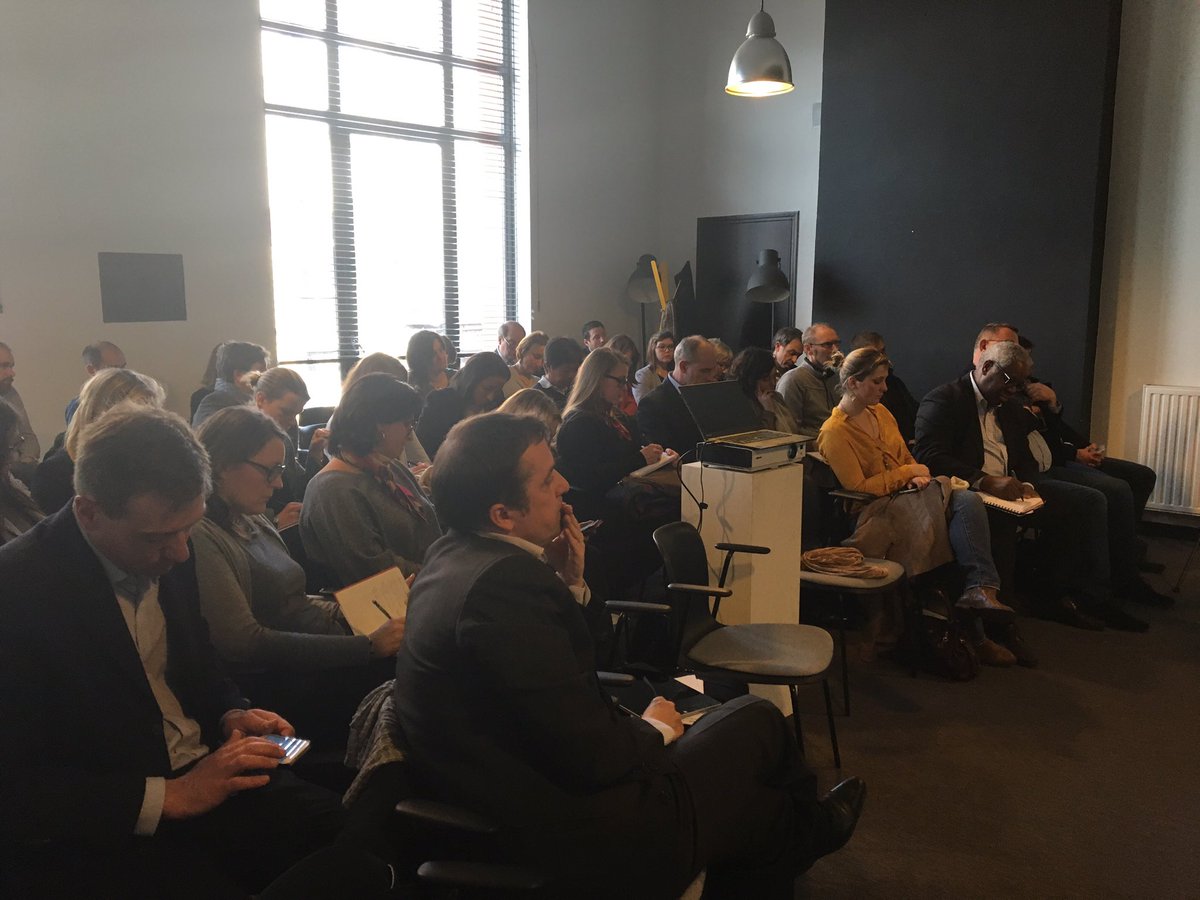 frededlens's tweet image. #BigDataRH Salle comble et un seul mot &quot;formez-vous!&quot; @eConsultingRH @Geuze_F