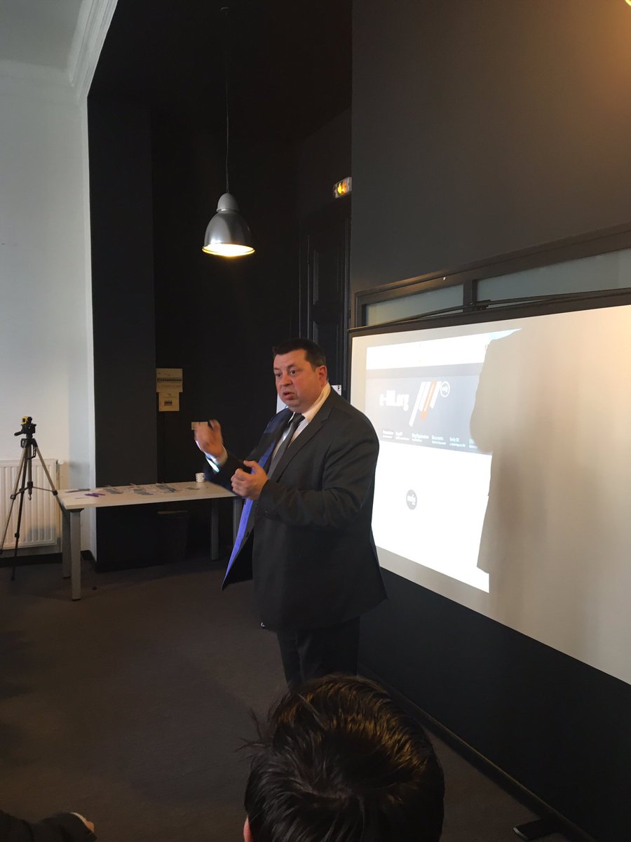 frededlens's tweet image. #BigDataRH Données / Information et variables. Les variables constituent le vrai apport des #BigData @eConsultingRH