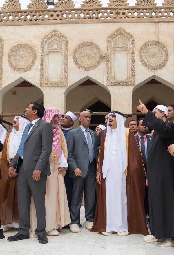 ArabicBest's tweet photo. انشغل الأغلبية بالنظر بعيداً، والتزم  بحرصه وثبات عينيه على #خادم_الحرمين،الحارس الشخصي "الفغم" عنوان الإخلاص. https://t.co/H7Q56cKVet