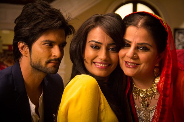 Bagaimana kelanjutan hubungan 2 keluarga dalam #ZoyaIndosiar selanjutnya? Sore ini pukul 17.30 WIB.