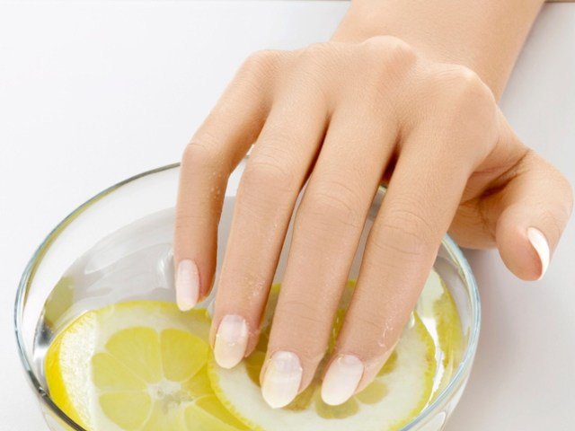 BasharaCare's tweet photo. Rub a little olive oil around your nail beds every evening to hydrate dry nails. #BasharaCare https://t.co/STbclmCDhi