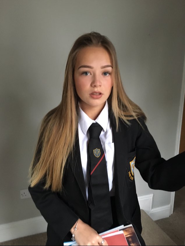 ConnieTalbot's tweet photo. Shock to the system back to school. Can't believe how quickly the holidays went. Happy Monday❤️ https://t.co/eykyjCvQRQ