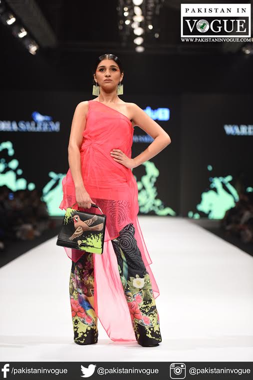 WORLDINVOGUE's tweet photo. @wardhasaleem-#FPW16 #SOWCASING #SS16 #FASHIONPAKISTAN #PAKISTANINVOGUE https://t.co/Fcx5JBLI3T