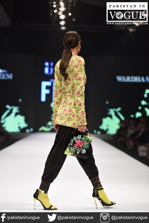 WORLDINVOGUE's tweet photo. @wardhasaleem-#FPW16 #SOWCASING #SS16 #FASHIONPAKISTAN #PAKISTANINVOGUE https://t.co/tVaojdDp4Z