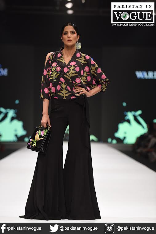 WORLDINVOGUE's tweet photo. @wardhasaleem-#FPW16 #SOWCASING #SS16 #FASHIONPAKISTAN #PAKISTANINVOGUE https://t.co/2OXmYPUkLC