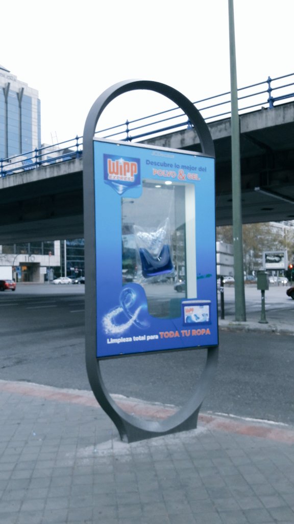 LidiaHCuenca's tweet photo. #streetmarketing en plena #Castellana madrileña https://t.co/Vun4RfHmMQ
