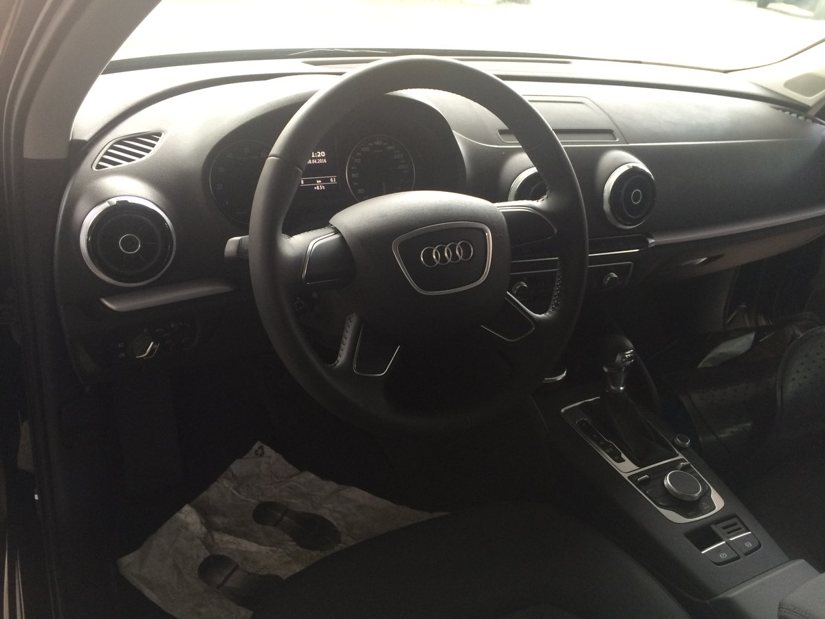 AutoIES's tweet photo. #Audi A3 Une nouvelle livraison chez #AutoIES aujourd'hui! Encore un client satisfait! https://t.co/DcI59JP6hS