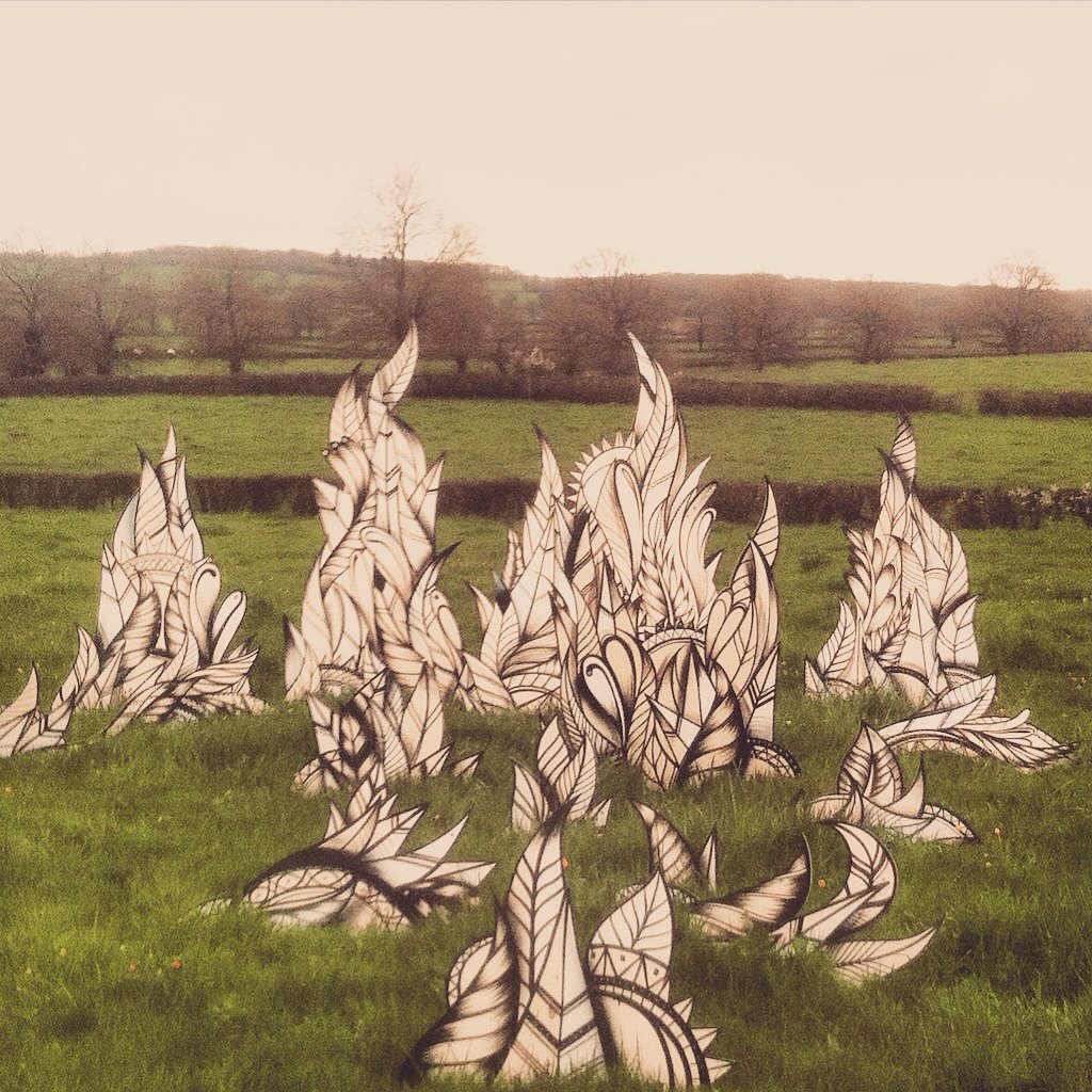 hasart21's tweet photo. Les vaches on kiffé mon instal ' #landart #installation #conceptart #hasart #naissance #art https://t.co/BLSle95XNn