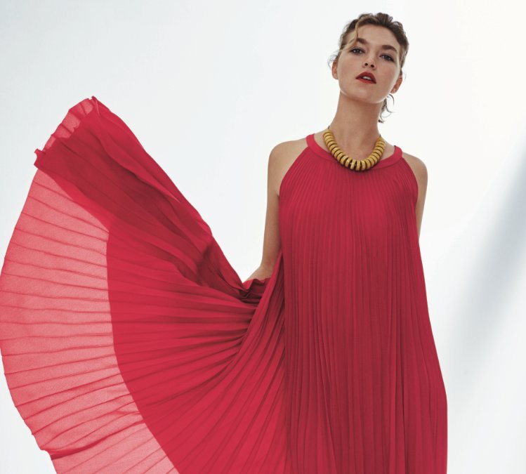 Hobbs_London's tweet photo. The race is on to style your #summer social season https://t.co/PTI56jiVLV https://t.co/G31Ocspjgn