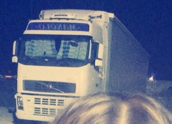 froetmurcia's tweet photo. Robo de camión en Lorquí: Volvo F42 gris claro 7453GBK. Semicaja abierta Lecitrailer R2492BCB  - Contacto 639610158 https://t.co/jnJzw0eXvl