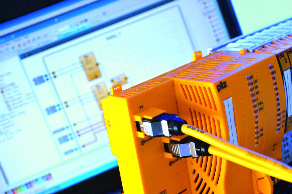 Webinar over moderne besturingssystemen Industrie 4.0 at-aandrijftechniek.nl/algemeen/webin…