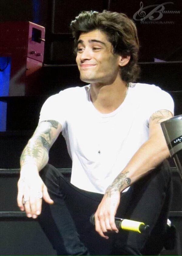 sacredzjm's tweet photo. Zayn's long hair was so beautiful https://t.co/3SF3Ac409N