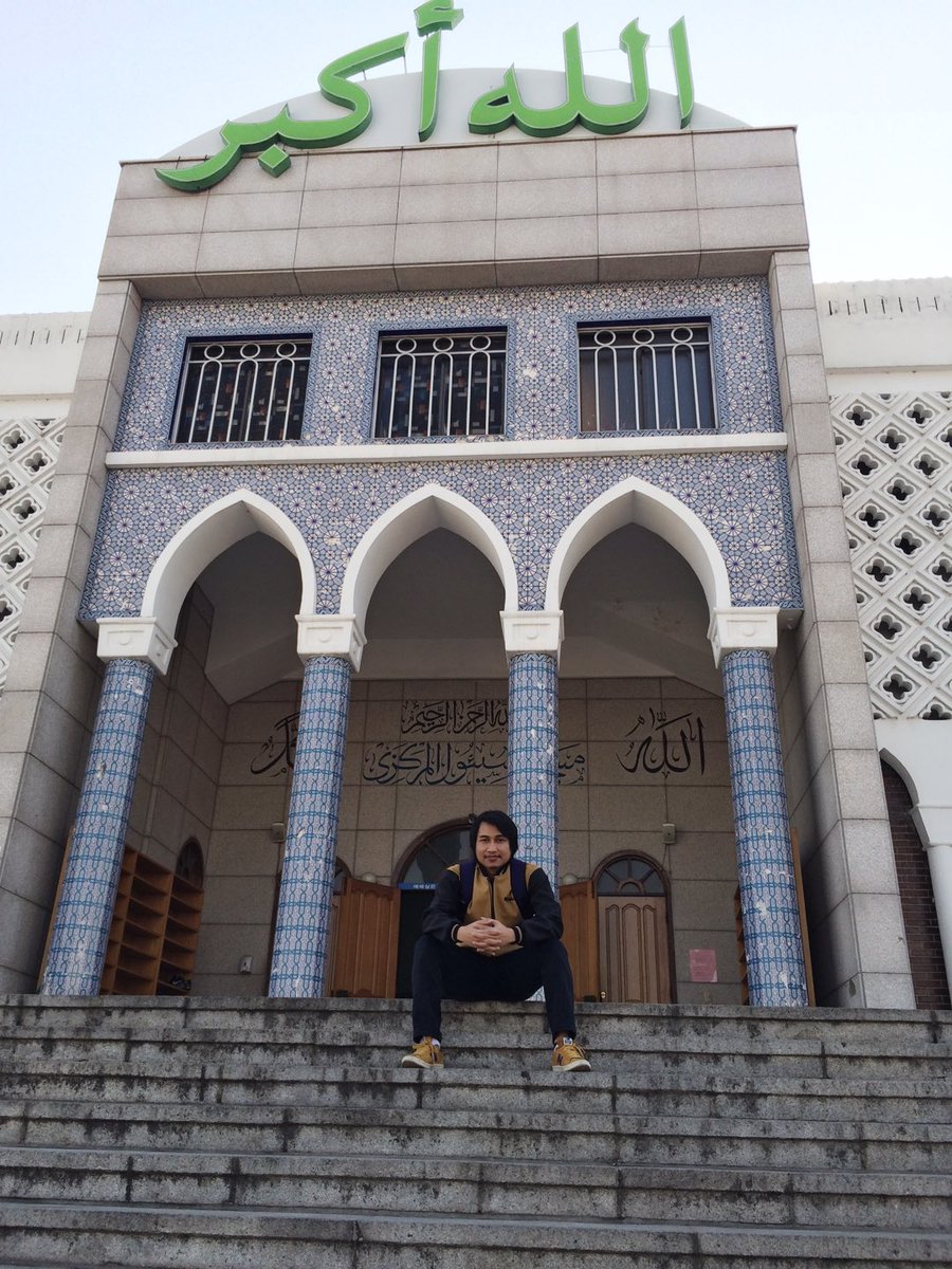 Nazarsaepul's tweet photo. #ItaewonSeoulSouthKorea https://t.co/64PKcqbEUk