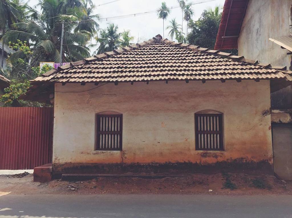 For the love of such old houses. #nammaudupi #namma_udupi #udupi #kudla #vscoindia #storie… ift.tt/1qJ4du3