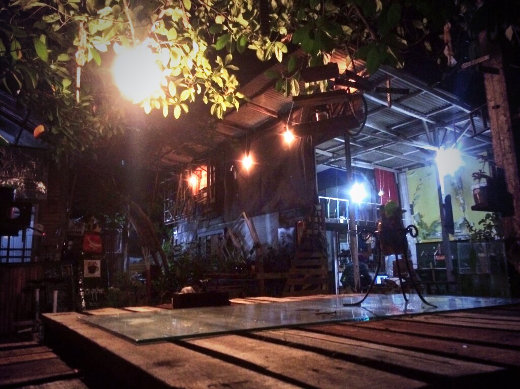OwnRian's tweet photo. Secret spot..@kadai belanak cari lokasi kami, #kadai #cafe #unik #food #drink #coffee #Hangout2016 #padang #ina https://t.co/AlClk792ka