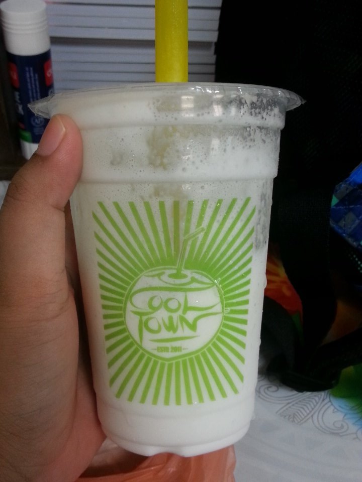 taurus1331's tweet image. Dapat coconut shake pulak time time ni. Terina kasih kak Dee.