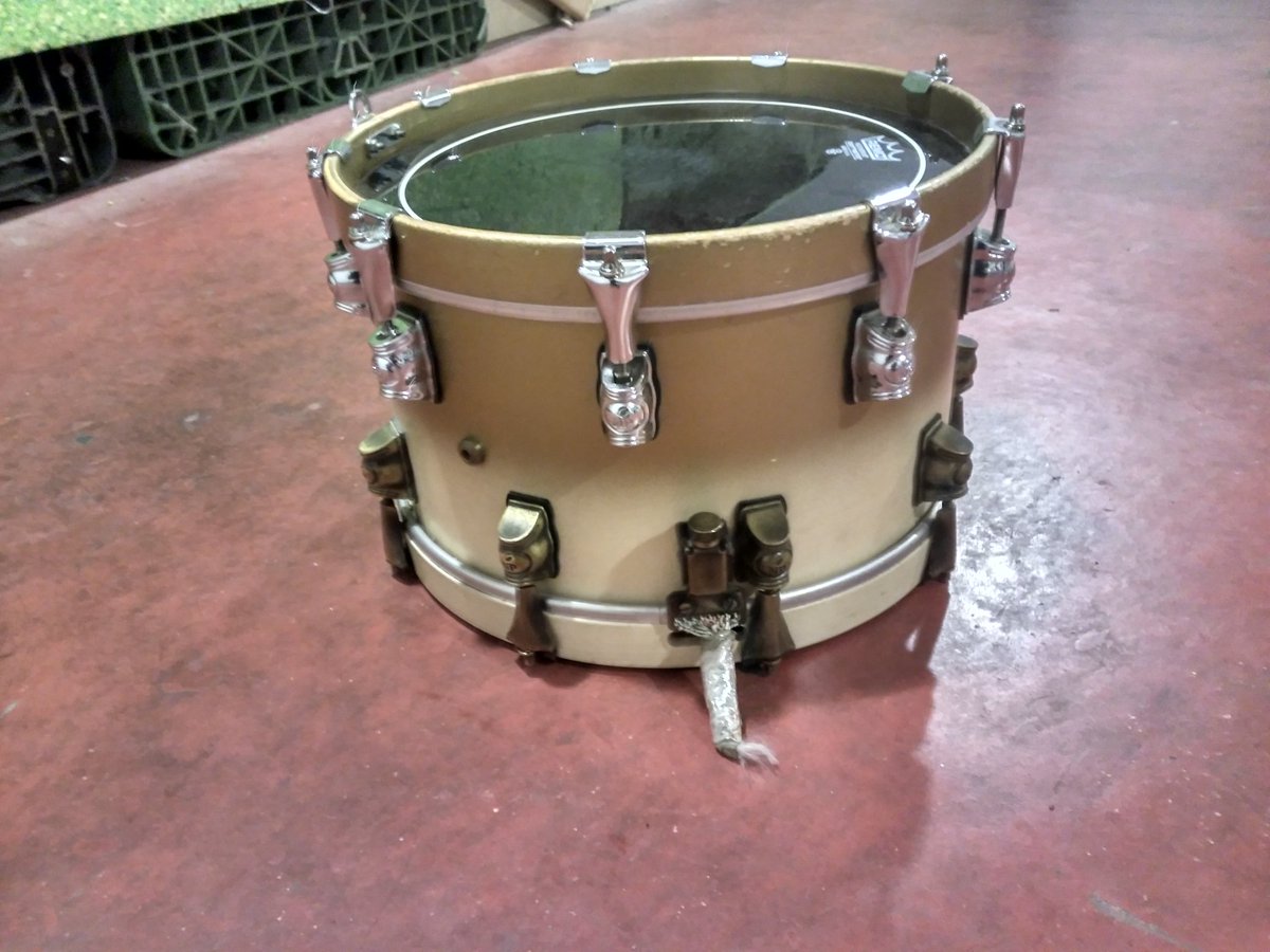 Se vende batería. Modelo Sayón Sirocco, de NP. Para consultas por mensaje privado. Gracias