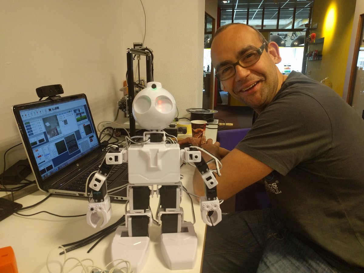 The <a href="/EZ_Robot/">EZ-Robot</a> is taking over the <a href="/permanentfuture/">Permanent Future Lab</a> #PFLab @s2m030. Shared by <a href="/samir_lahiri/">Samir Lahiri</a>