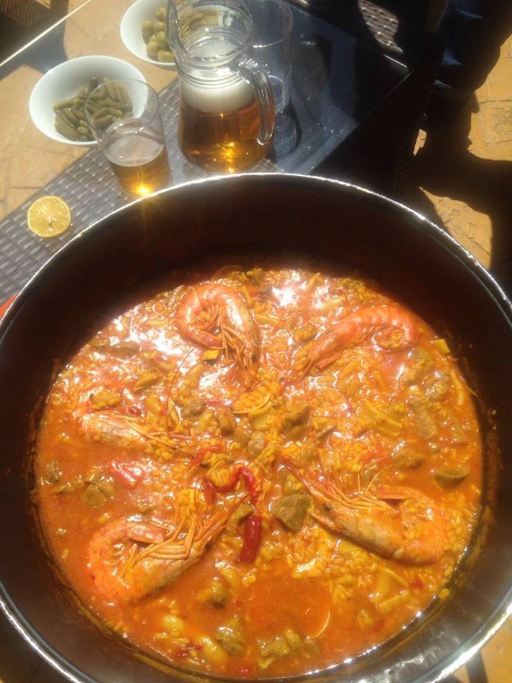 HotelCueva's tweet photo. Paella made in #CUEVASABUELOVENTURA 🍴
Buena pinta verdad??? https://t.co/ftLym67Xlo