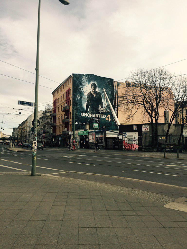 Reisen_jv's tweet photo. #streetart meets #advertising #Berlin! https://t.co/wFWJIBEzMO
